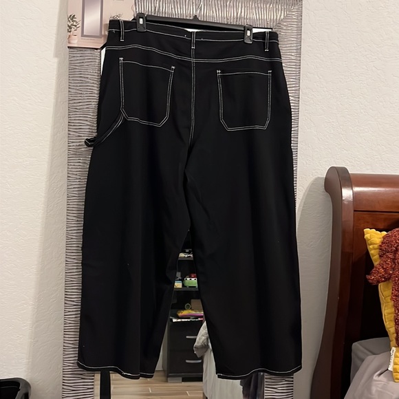 Run! I only have 3 pair of these black denim extra wide leg stretch cargos! - Picture 4 of 8